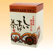 大分特産品の日本一の椎茸を使用した椎茸茶。栄養たっぷりのしいたけ茶には、きざんだ椎茸も入って食感も良く、また料理など用途が多彩です。（アレルギー情報：乳糖）